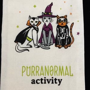 DII Kitchen towel with Halloween Theme cats in costumes
